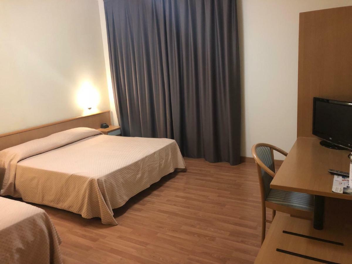 Hotel Ristorante Dragonara San Giovanni Teatino Eksteriør billede